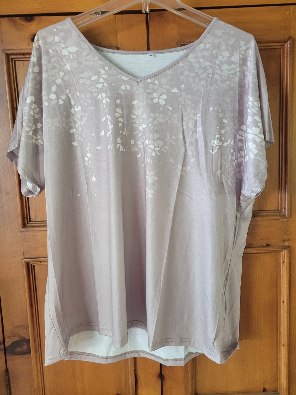 Casual Short Sleeve V-Neck Tunic Blouse – Mauve/Taupe W/ White Floral Print